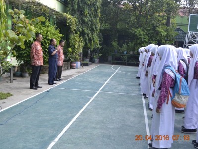 Pelepasan Peserta oleh Bp. Kepala Sekolah